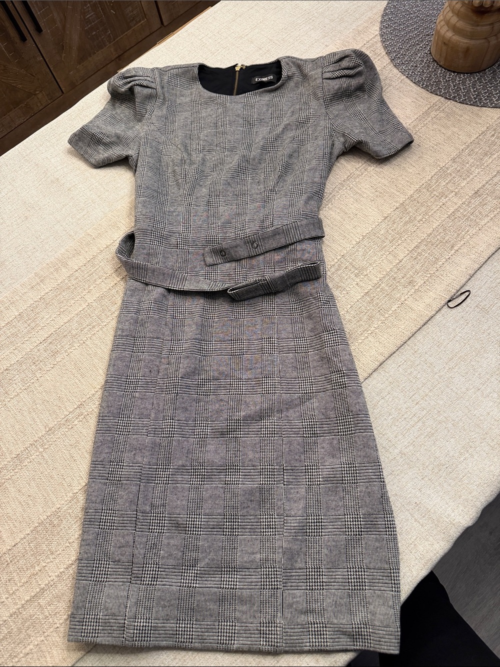 Express Gray Glen Plaid Puff-Sleeve Midi Dress